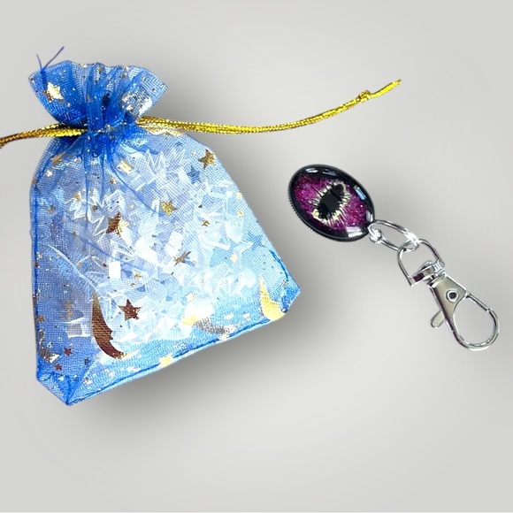 𝑯𝒂𝒏𝒅𝒎𝒂𝒅𝒆 Fuchsia Dragon Eye Keychain w/Gift Bag - Picture 2 of 7